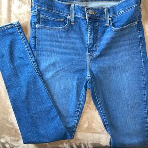 LEVIS DENIM - SKINNY - NEVER USED